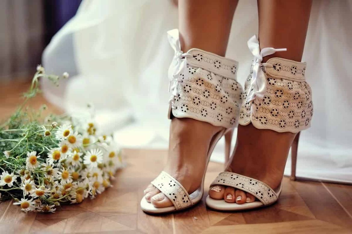 أنواع صنادل الزفاف الشتوية من ماركات أحذية عالمية