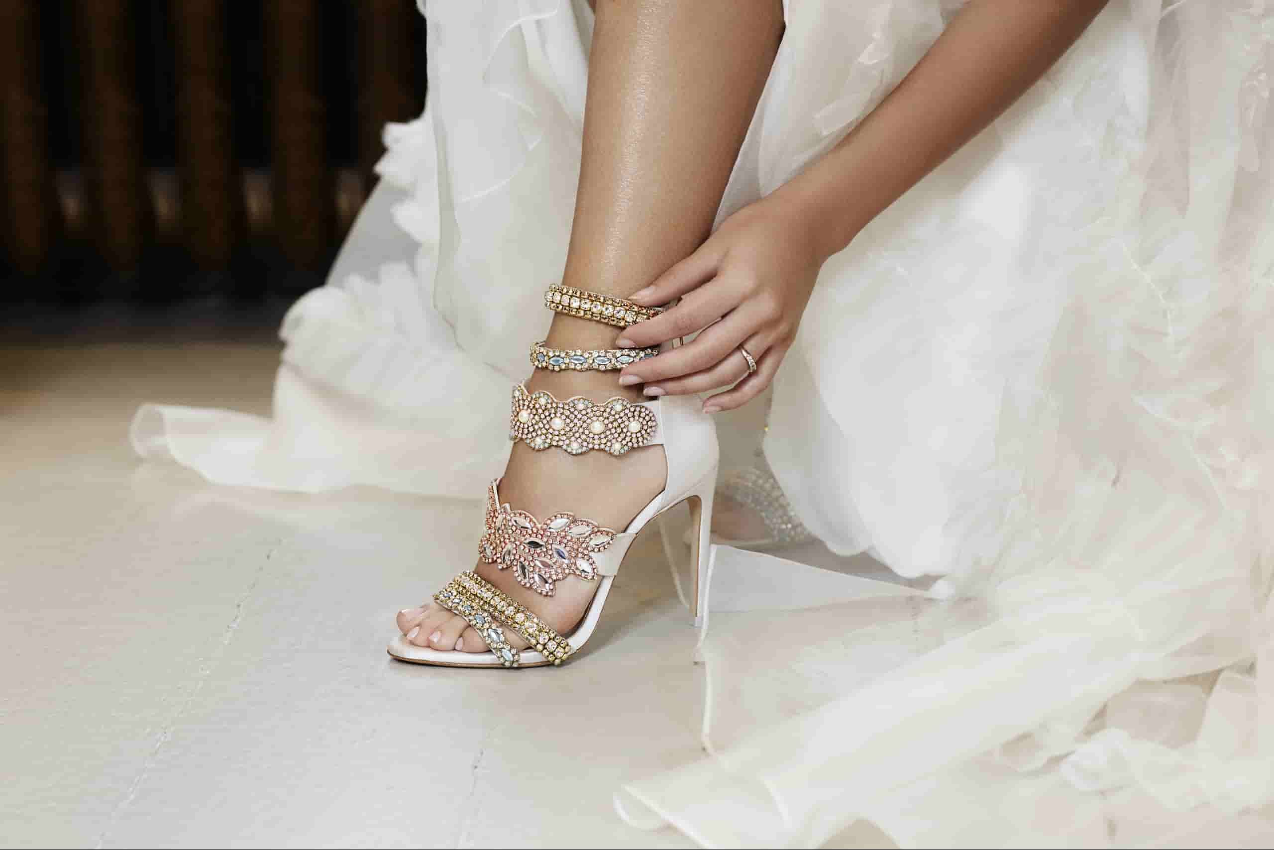  أنواع صنادل الزفاف الشتوية من ماركات أحذية عالمية 